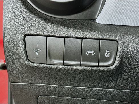 Used 2020 Hyundai Kona SE FWD image 17