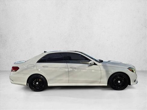 Used 2016 Mercedes-Benz E 400 4MATIC Sedan image 4