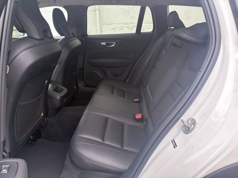 Used 2025 Volvo V60 B5 Cross Country Plus AWD/4WD image 28