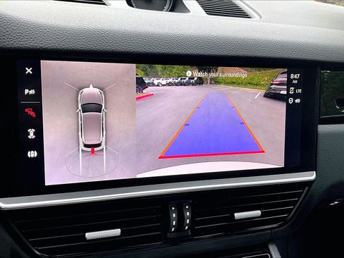 Used 2022 Porsche Cayenne Platinum Edition image 26