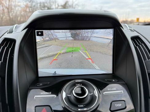 Used 2017 Ford C-MAX Titanium image 16