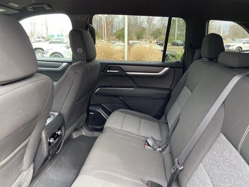 Used 2025 GMC Acadia Elevation image 16