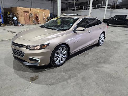 Used 2018 Chevrolet Malibu Premier w/ Premier Sun and Wheel Package FWD image 2