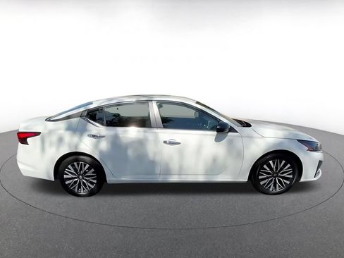 Used 2025 Nissan Altima 2.5 SV FWD image 16