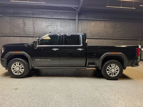 Used 2025 GMC Sierra 3500 Denali Ultimate AWD/4WD image 9