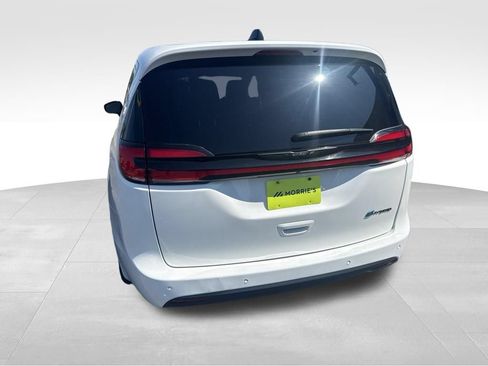 Used 2024 Chrysler Pacifica Limited FWD image 14