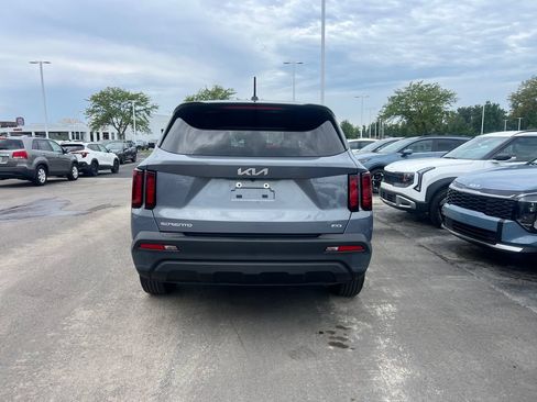 Certified 2023 Kia Sorento LX AWD/4WD image 5