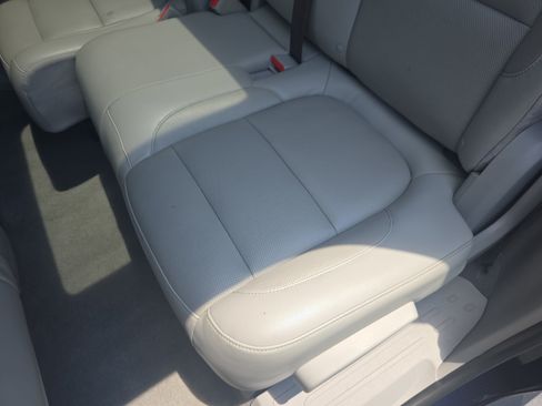 Used 2017 GMC Acadia SLT w/ LPO, Cargo Package FWD image 15