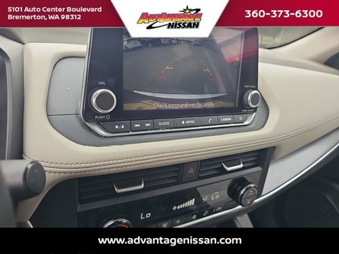 Used 2023 Nissan Rogue SV image 14