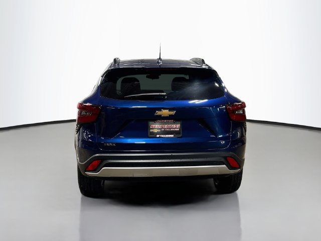 Used 2024 Chevrolet Trax LT w/ Sunroof Package FWD image 8