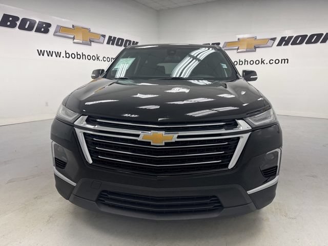 Used 2023 Chevrolet Traverse LT FWD image 2