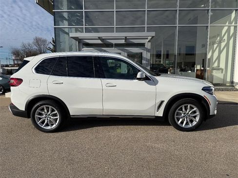 Certified 2022 BMW X5 xDrive40i w/ Premium Package image 2