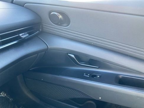 Used 2025 Hyundai Elantra Limited image 21