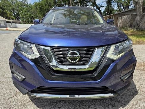 Used 2020 Nissan Rogue SV w/ Sun & Sound Touring Package FWD image 2