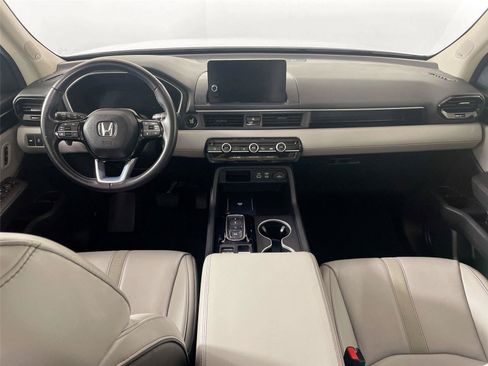 Used 2024 Honda Pilot Touring image 32