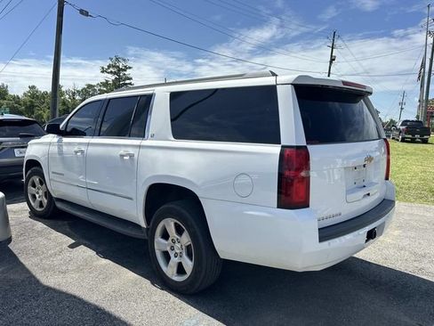 Used 2018 Chevrolet Suburban LT RWD image 10