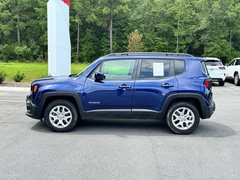 Used 2018 Jeep Renegade Latitude AWD/4WD image 3