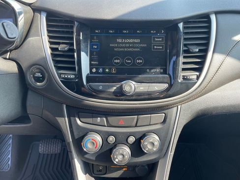 Used 2019 Chevrolet Trax LT w/ LT Convenience Package FWD image 6