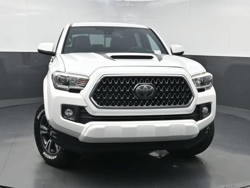 Used 2018 Toyota Tacoma TRD Sport AWD/4WD image 37