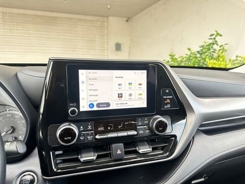 Used 2025 Toyota Highlander LE image 22