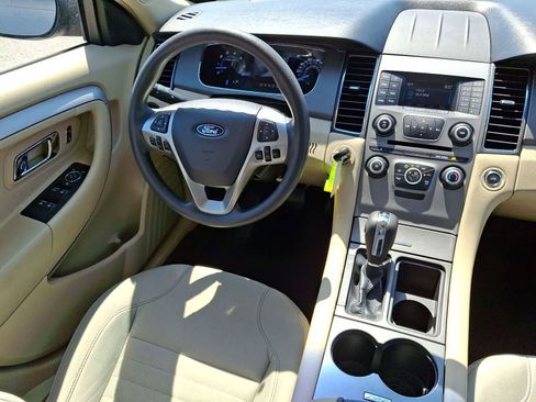 Used 2018 Ford Taurus SE FWD image 10