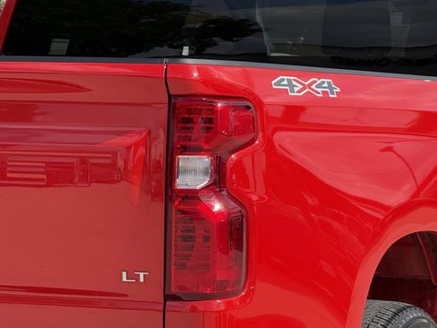Used 2023 Chevrolet Silverado 1500 LT AWD/4WD image 7