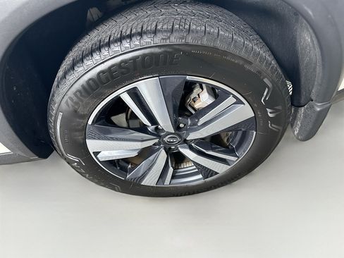 Used 2023 Nissan Rogue SL FWD image 11