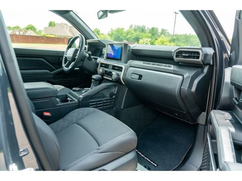 Used 2025 Toyota Tacoma SR AWD/4WD image 16