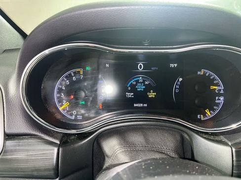 Used 2020 Jeep Grand Cherokee Laredo AWD/4WD image 17
