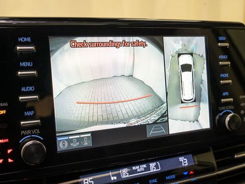 Used 2022 Toyota Sienna Platinum image 16