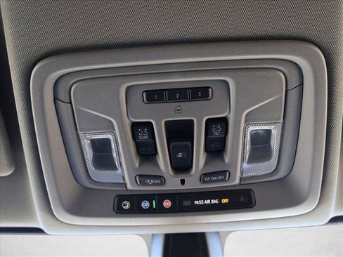 Used 2022 Chevrolet Silverado 1500 LT Trail Boss w/ LT Trail Boss Premium Package AWD/4WD image 19