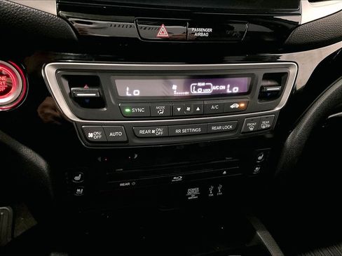 Used 2016 Honda Pilot Elite image 27