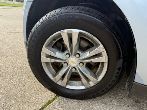 Used 2015 Chevrolet Equinox LS image 25