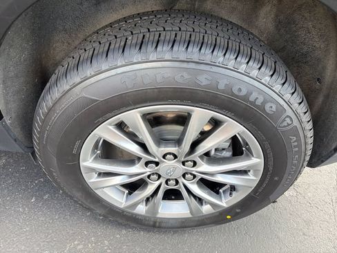 Certified 2023 Cadillac XT5 Premium Luxury w/ LPO, Floor Liner Package AWD/4WD image 25