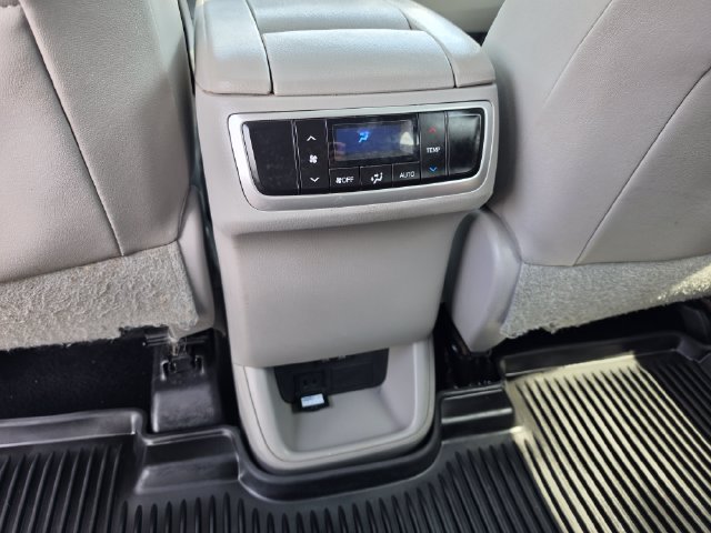 Used 2018 Toyota Highlander Limited AWD/4WD image 36