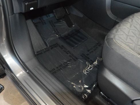 Used 2025 Nissan Kicks SV AWD/4WD image 32
