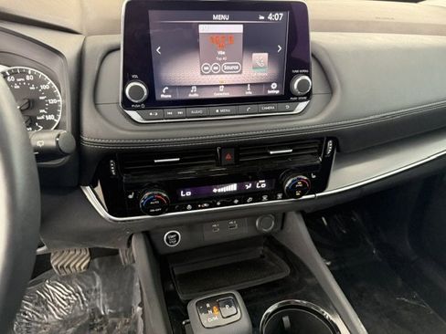 Used 2021 Nissan Rogue SV w/ Premium Package FWD image 11