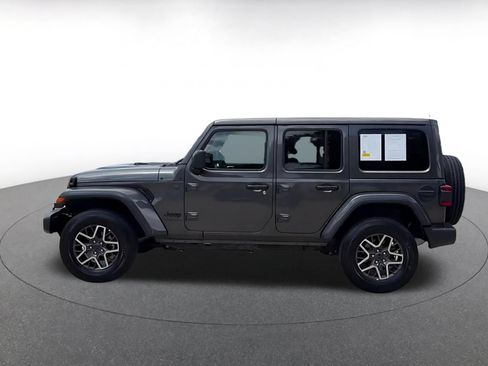 Used 2025 Jeep Wrangler Unlimited Sahara AWD/4WD image 9