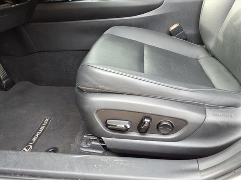 Used 2022 Lexus UX 200 w/ Premium Package image 26