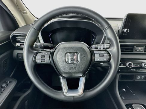 Certified 2025 Honda Pilot Touring image 11