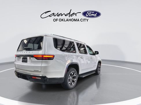 Used 2024 Jeep Wagoneer L Series III w/ Flexible Seating Group image 8