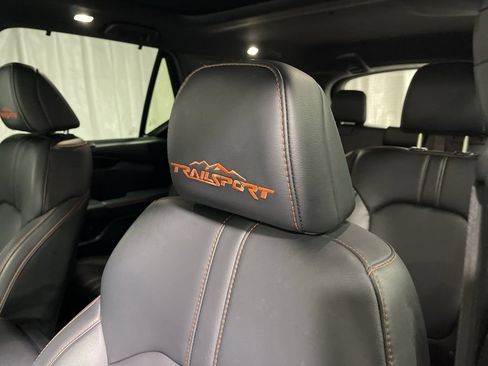 Used 2025 Honda Pilot TrailSport image 27