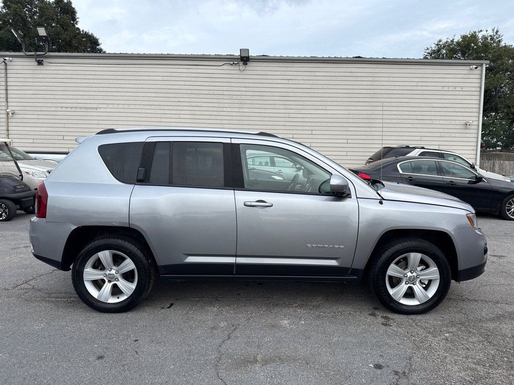 Used 2016 Jeep Compass Latitude AWD/4WD image 4