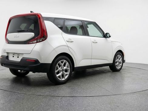 Used 2025 Kia Soul LX w/ LX Technology Package FWD image 9