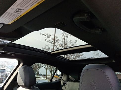 Used 2022 Alfa Romeo Stelvio Veloce image 14