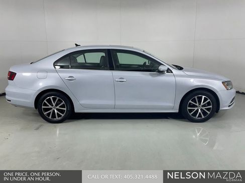 Used 2017 Volkswagen Jetta SE FWD image 5