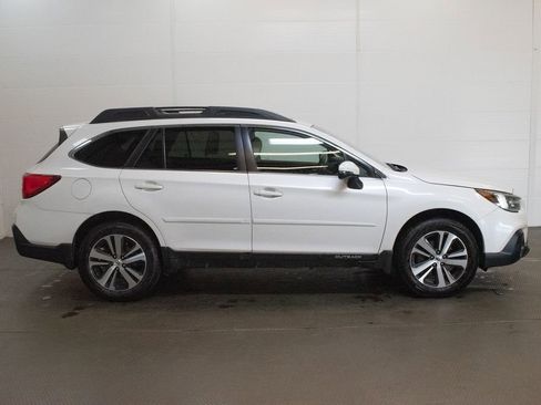 Used 2019 Subaru Outback 2.5i Limited AWD/4WD image 3