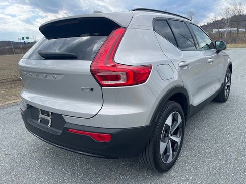 Used 2025 Volvo XC40 B5 Plus image 5