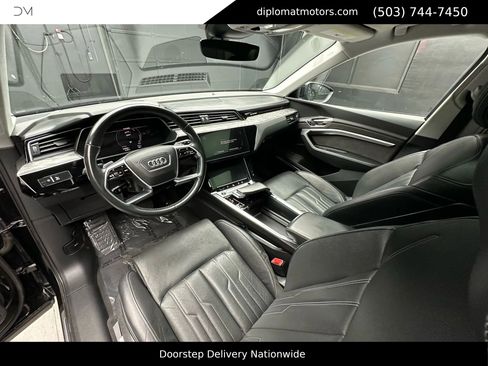 Used 2021 Audi e-tron Prestige image 17