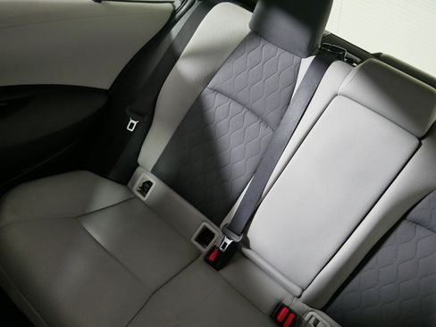 Used 2020 Toyota Corolla LE image 12